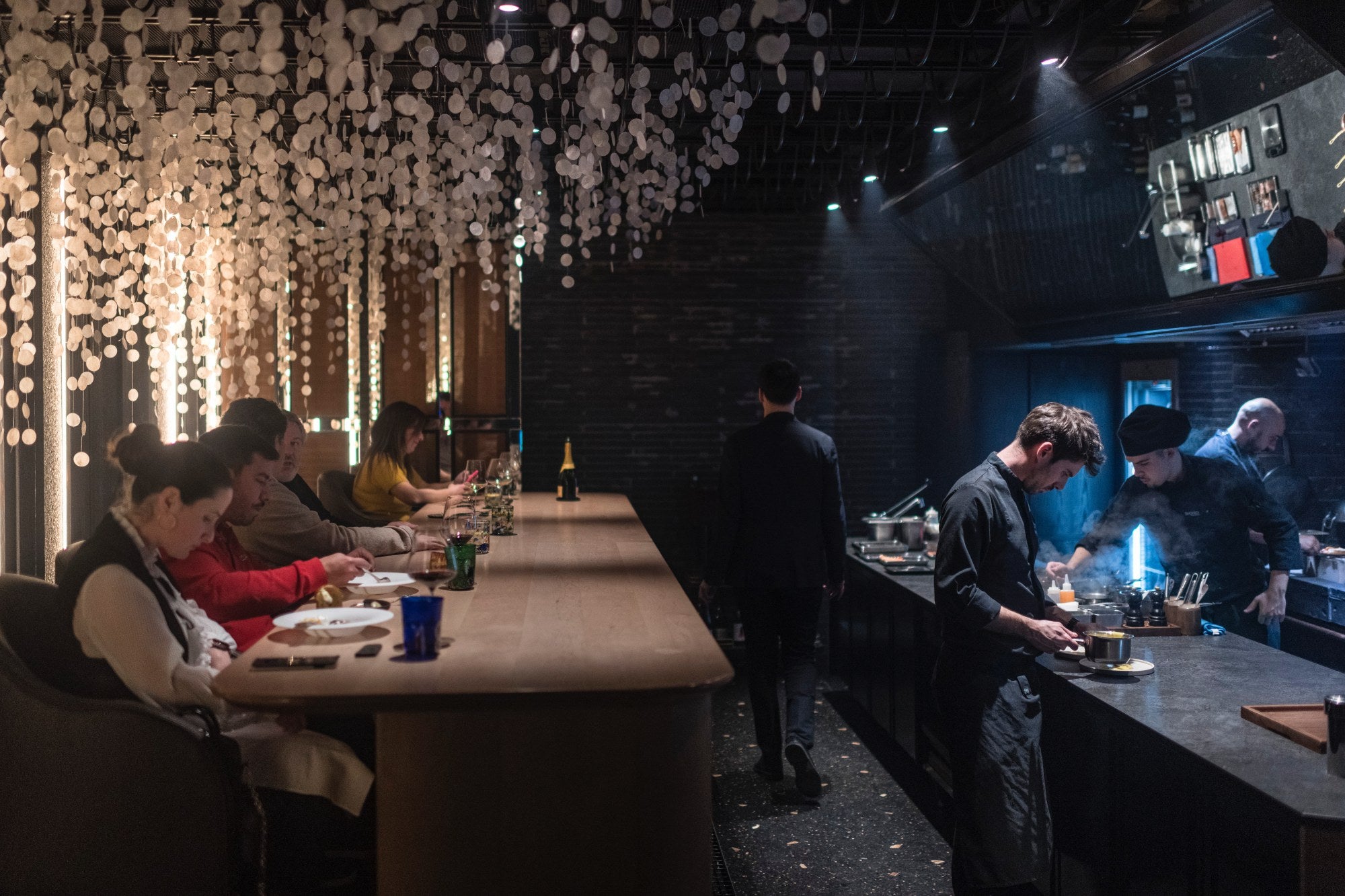 En la barra hay sitio para 6 comensales.