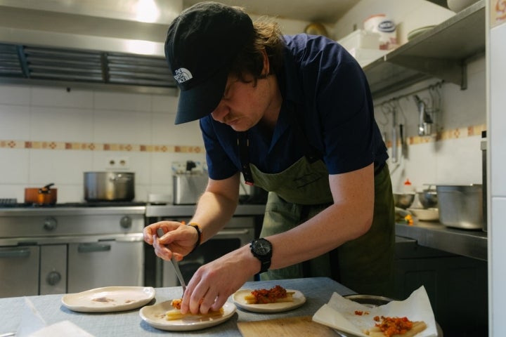 Fran emplatando  en la cocina de Texu