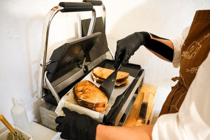 El favorito de Isa es el 'Reuben', pero el de huevo cocido y bacon es su 'confort food'.