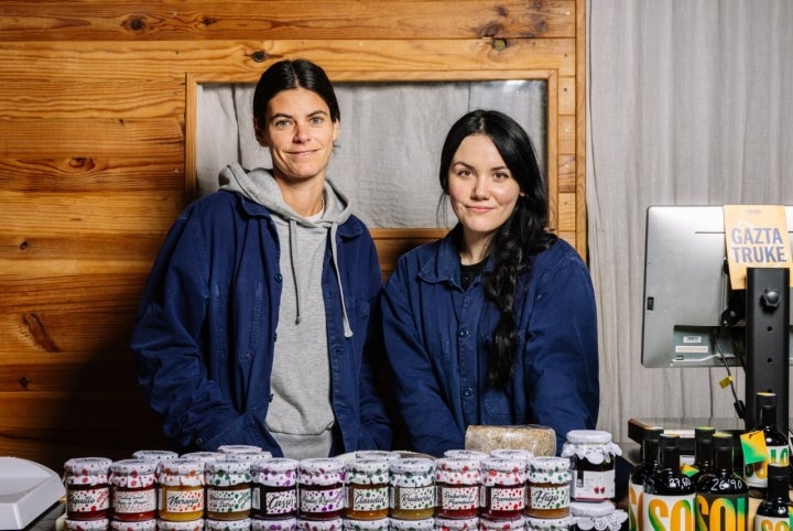 Gabriele Gurrutxaga y Elsa Berrueta, son junto a  Cecilia, junto a Iker y Maite, parte del equipo.