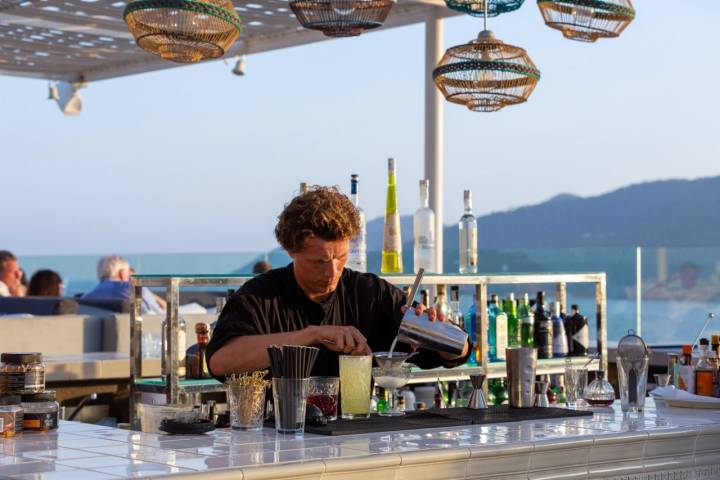 Restaurante 'Maymanta' (Ibiza): coctelero de la zona de la piscina