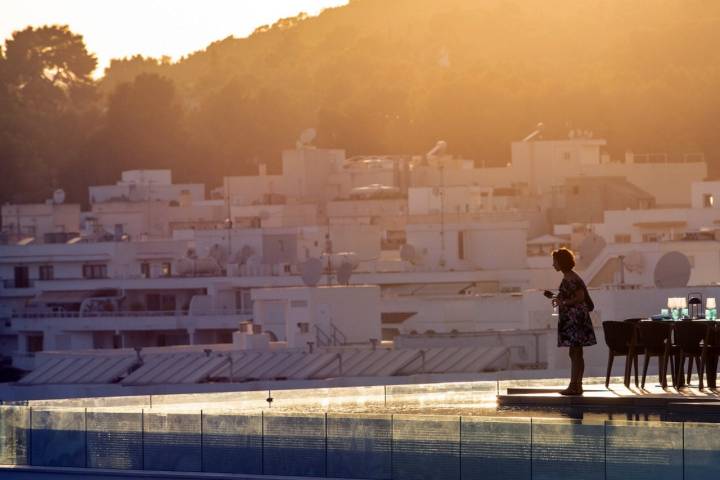 Restaurante 'Maymanta' (Ibiza): terraza con vistas al monte de Puig de Missa