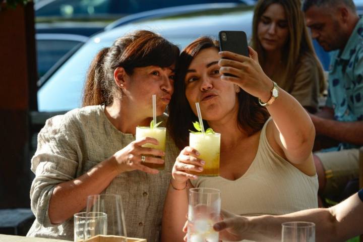Un domingo cualquiera en 'Casa Solla': dos clientas haciéndose un 'selfie'