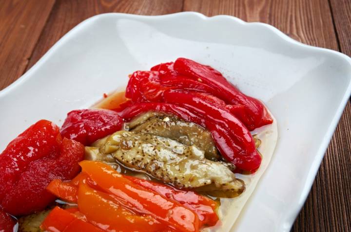 Berenjena, pimiento rojo y cebolla son los tres ingredientes del espencat.
