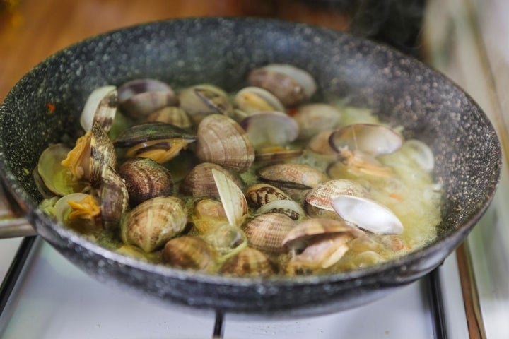 Las almejas en la sartén