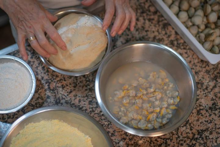 Empanada de maíz y berberechos ingredientes