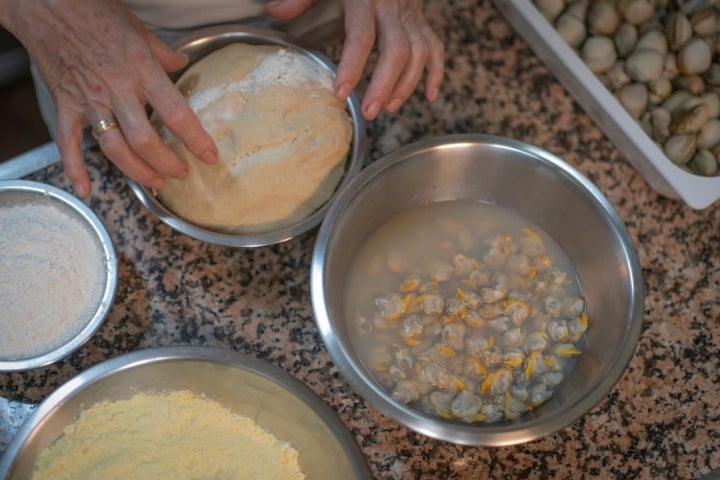 Empanada de maíz y berberechos ingredientes