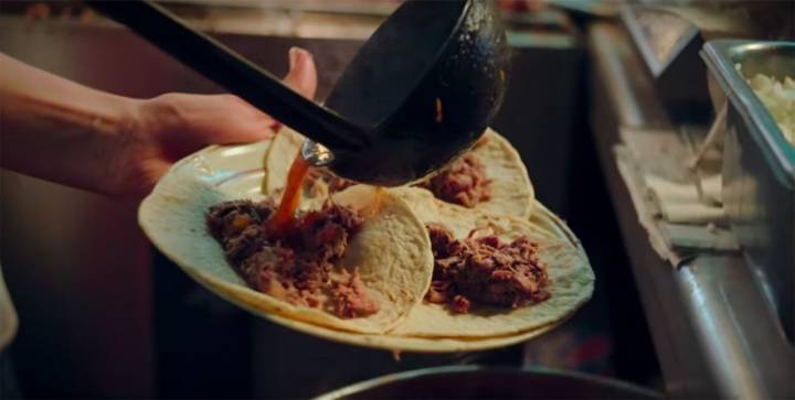 La preparación de la birria, en 'Las Crónicas del Taco'. Foto: Netflix