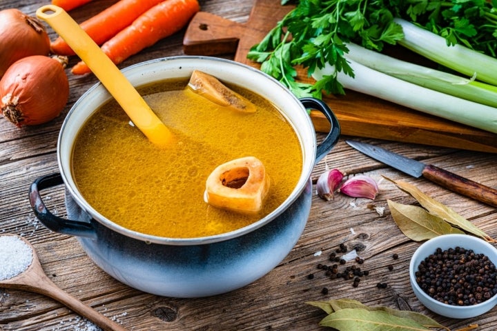Recetas de caldos de huesos de ternera