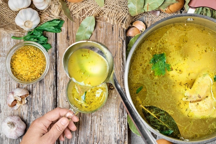 Recetas de caldos de huesos de pollo