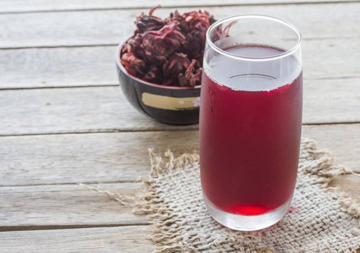 Bebida refrescante a base de jarabe de hibisco. Foto: Shutterstock.