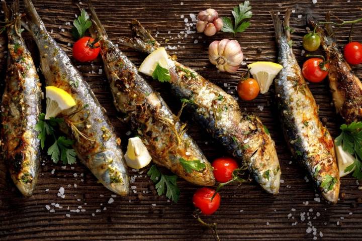 Las sardinas son uno de los productos ricos en vitamina D que no pueden faltar en tu despensa. Foto: Shutterstock