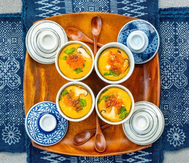Flan salado con anguila o pollo, ¿te atreves? Foto: Shutterstock.