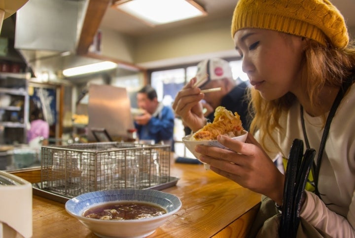 A la tempura japonesa se le atribuye un origen portugués. Foto: Shutterstock.