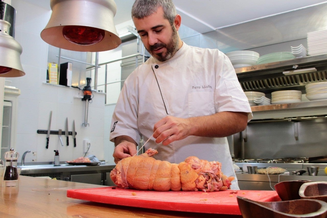 Umm, gallo de Navidad con mazapán en su interior