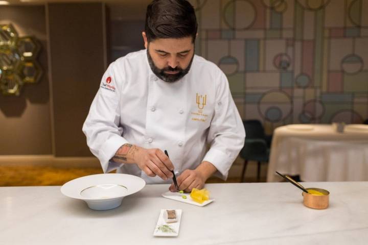 Receta de merluza en amarillo: Juanlu Fernández en cocina