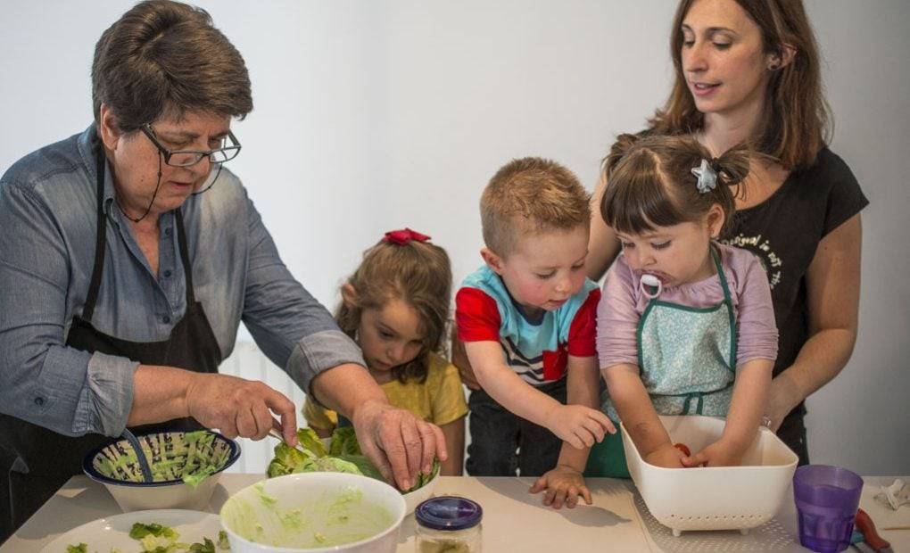 Cocinar con los nietos y que coman con gusto