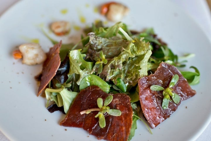 Un ensalada que sabe a monte y a mar.