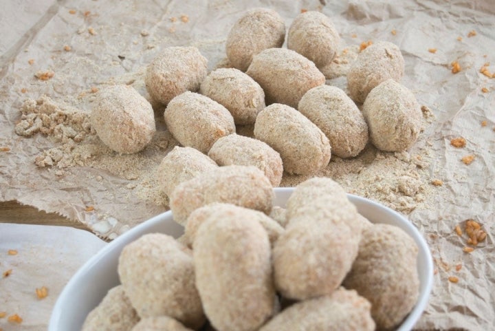 La capa de las croquetas debe ser fina para que no absorban demasiado aceite.