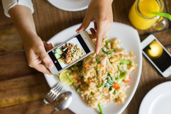 En verano las ensaladas de arroz son un plato de lo más apetecible. Foto: shutterstock.