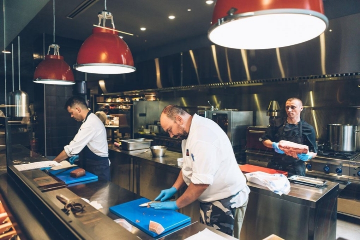 Preparando la carne.