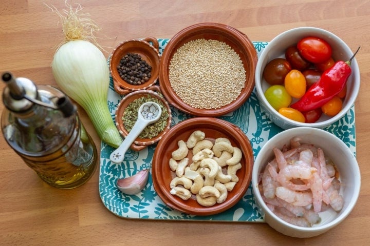 Ingredientes: Quinoa sin atamalar con gambas.