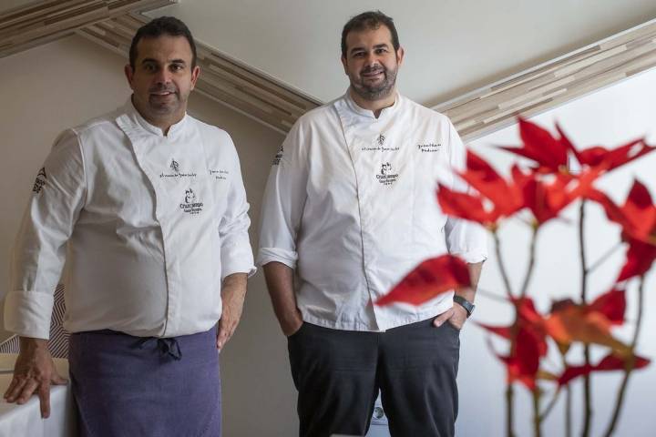 Juan Carlos y Jonathan dirigen el 'Rincón de Juan Carlos', un restaurante con 2 Soles Guía Repsol.