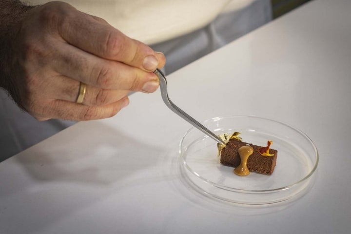 Aquí el turrón protagoniza el aperitivo, no el postre.