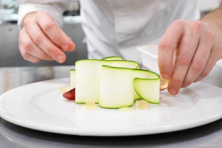 Restaurante 'Alma' (Pamplona) - Montaje del plato de calabacín