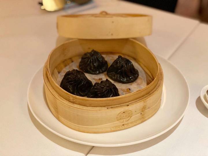 'Xiao Long Bao' de tinta de calamar con carne de cerdo y trufa. Foto: 'China Crown'.