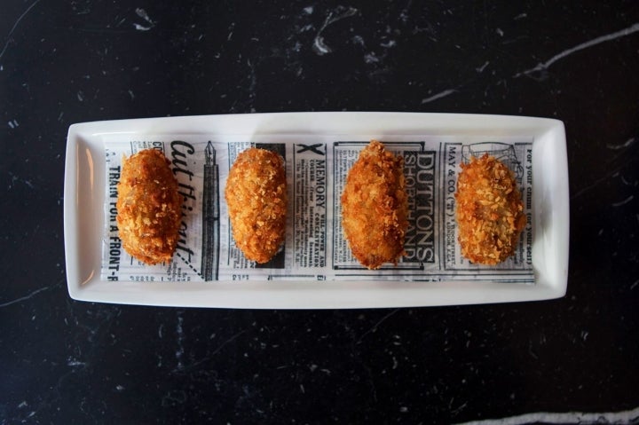 Entre los aperitivos más aclamados están las croquetas de jamón. No podía ser menos. Foto: Sinsombrero.