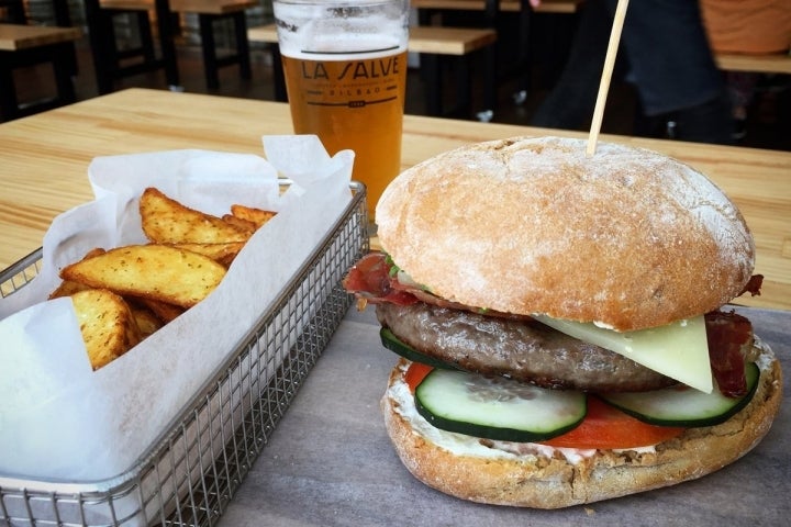 La Salve - hamburguesa para acompañar la cerveza o viceversa