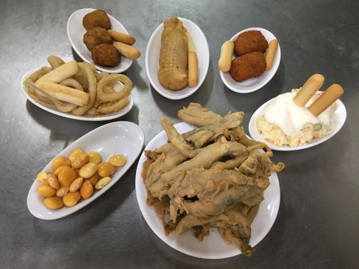 Los platos más representativos de esta bodega de Triana'. Foto: Blanco Cerrillo.