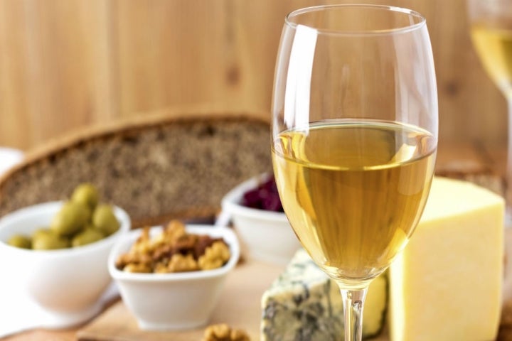 El vino blanco es el preferido para el aperitivo.