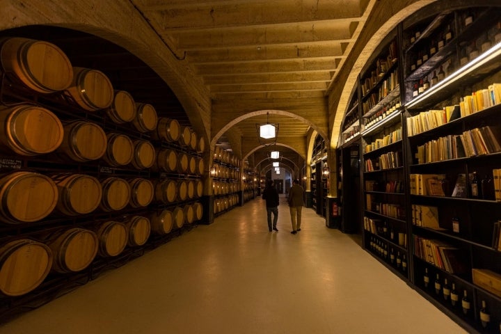 ​  La bodega 'Solar de Samaniego' de Laguardia marida sus vinos con homenajes a la literatura.  ​