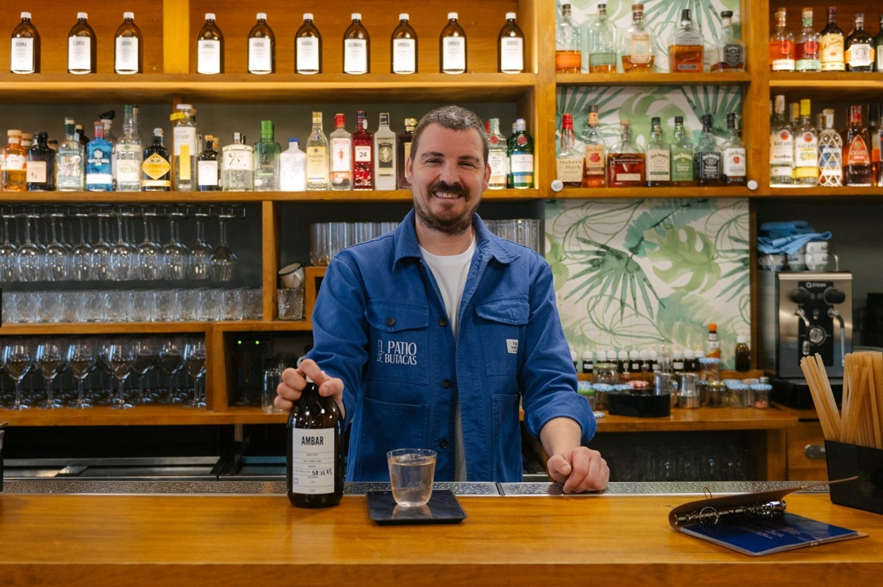 Hierbas silvestres, sidra y castañas bebidas en cóctel