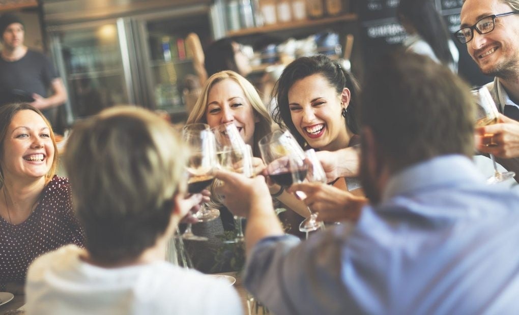 Cómo pedir vino en un restaurante y no parecer novato