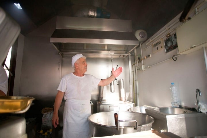 Áticos Cádiz: Los huéspedes no se van de Cádiz sin probar los churros de Manolo. Foto: Juan Carlos Toro