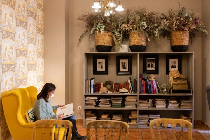 La sala de lectura, uno de los rincones con más encanto.