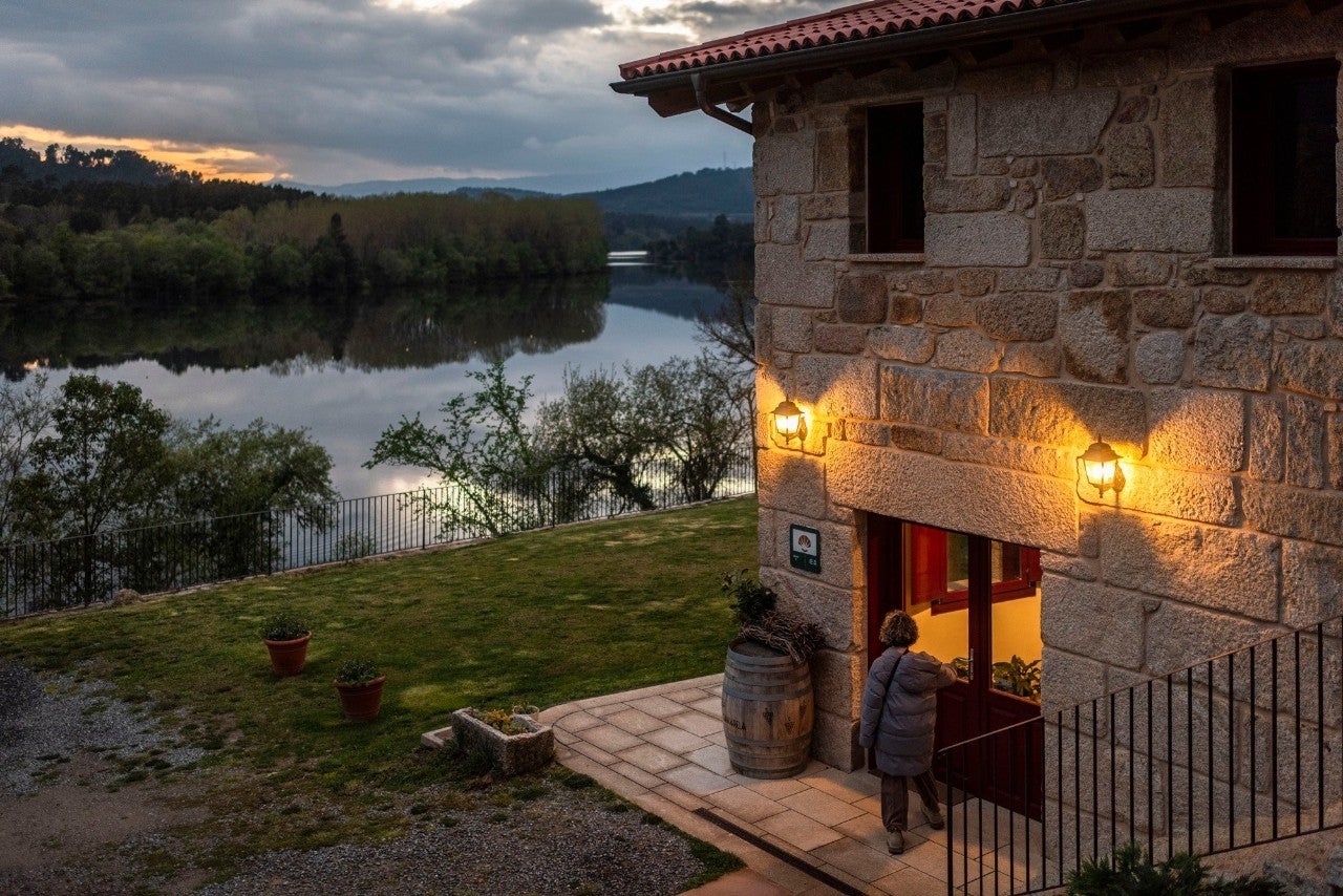 Érase una casa y una bodega que soñaban a la orilla del Miño