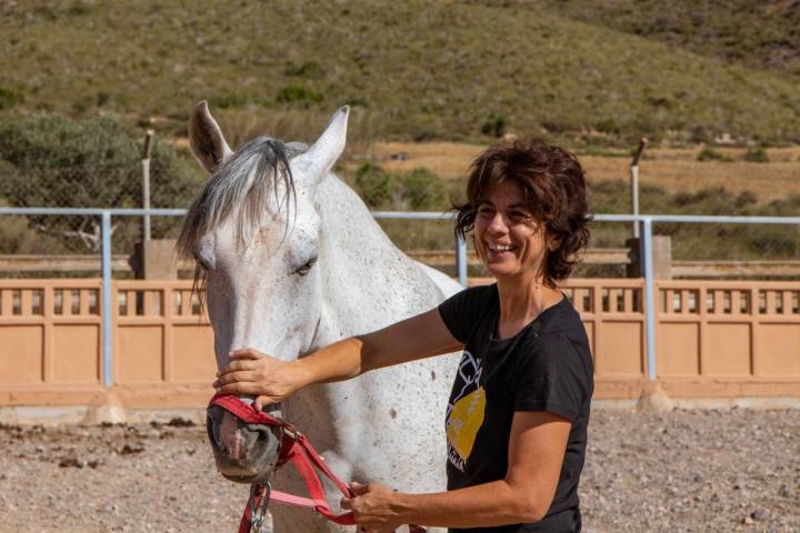 Entre las actividades de Ecoturismo Cabo Tiñoso destaca el 'coaching' con caballos.