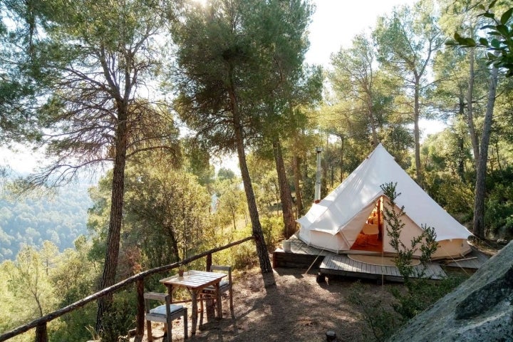 Forest days, en Lleida, es uno de los glampings que deberías conocer este verano. Foto: Forest days