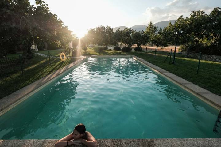 Imagen de la piscina del hotel rural en el corazón de La Vera