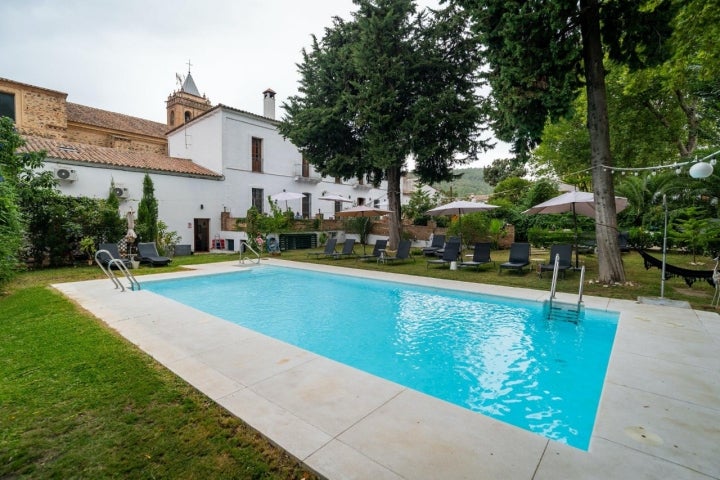 Piscina del hotel Luz Almonaster