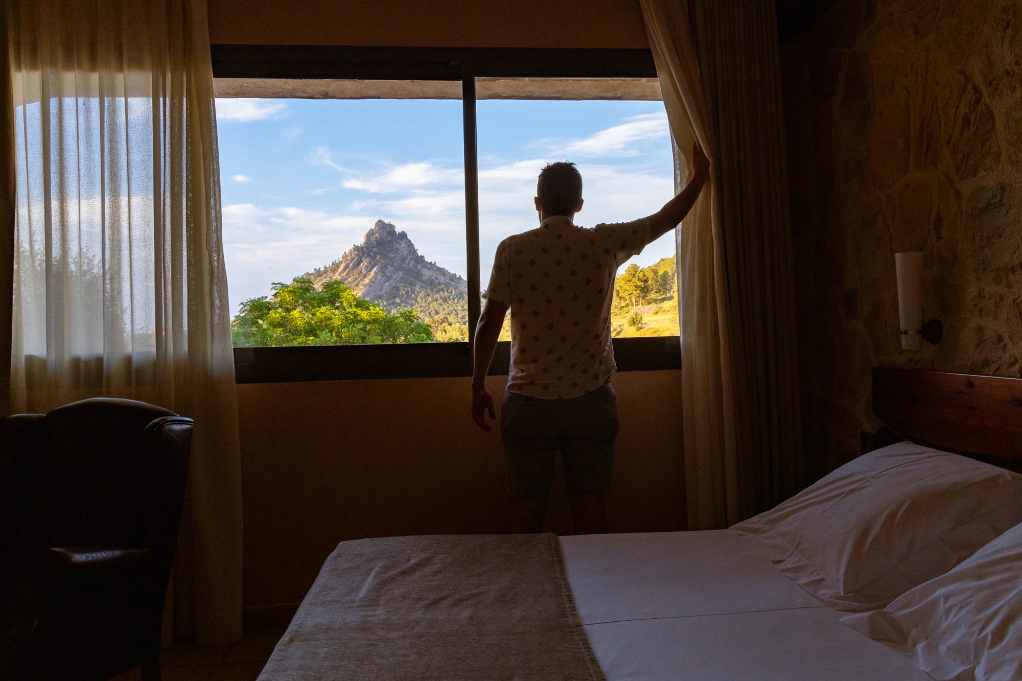 Una de las habitaciones con vistas a la montaña de Santa Bárbara.