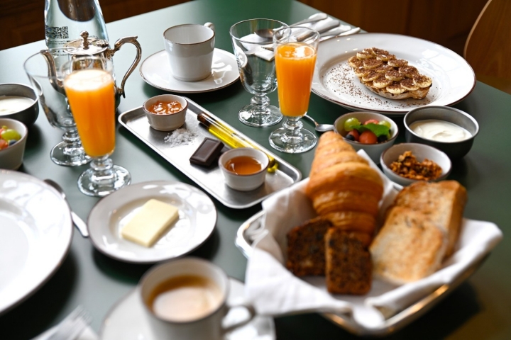 El desayuno, tipo 'brunch', se sirve en dos pases.