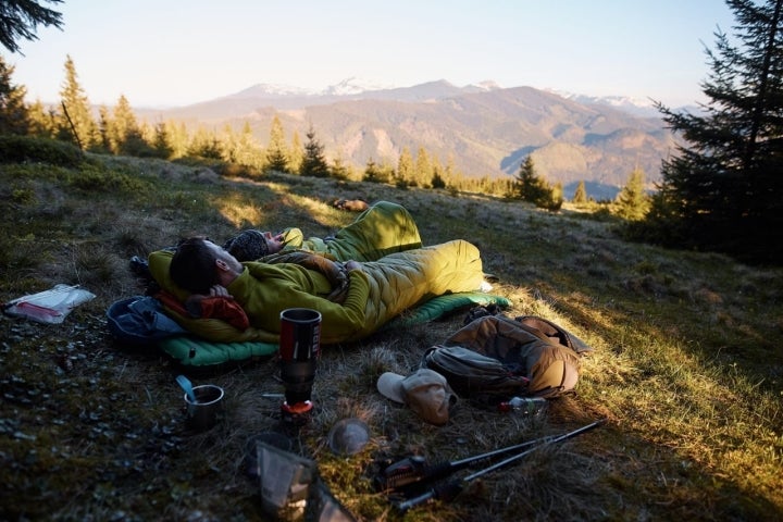 Antes de dormir al raso, conviene informarse. Foto: Shutterstock.