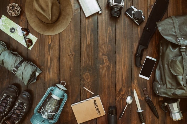 Conviene no cargar demasiado la mochila, pero hay un par de extras obligados. Foto: Shutterstock.