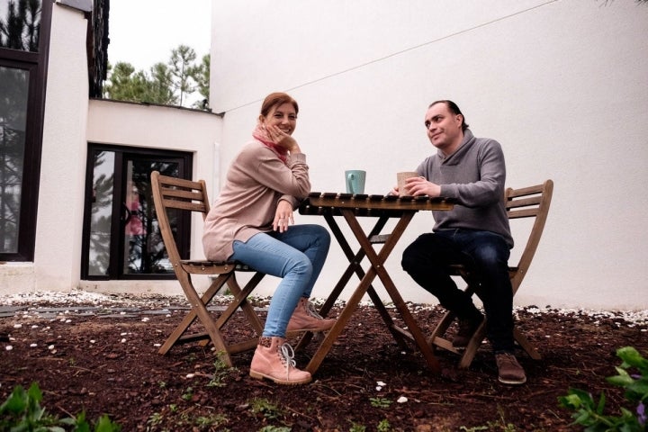 Flor Basualdo e Ignacio Paredes, dueños del alojamiento hurdano.