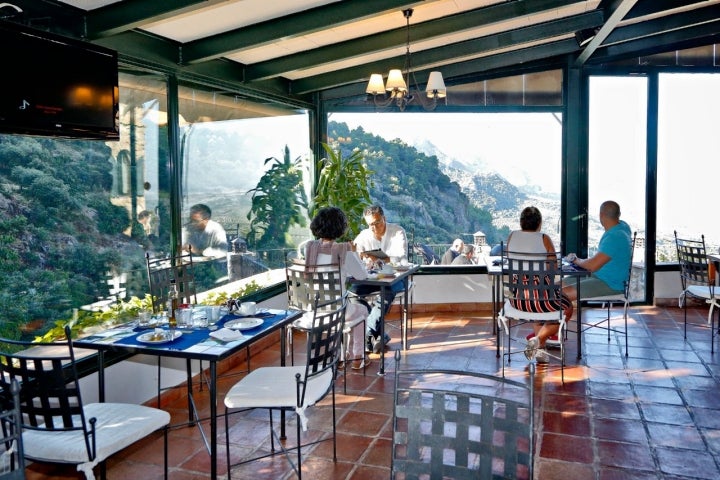 Las cristaleras del restaurante permiten seguir disfrutando de las vistas.